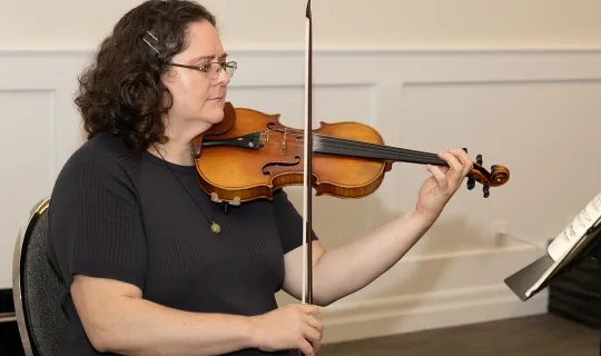 Violinist plays for guests