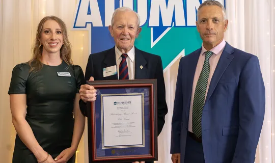 Colin Vezina receives the Philanthropy Alumni Award