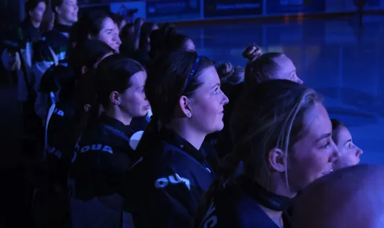 Homecoming 2022 Women's Hockey crowd