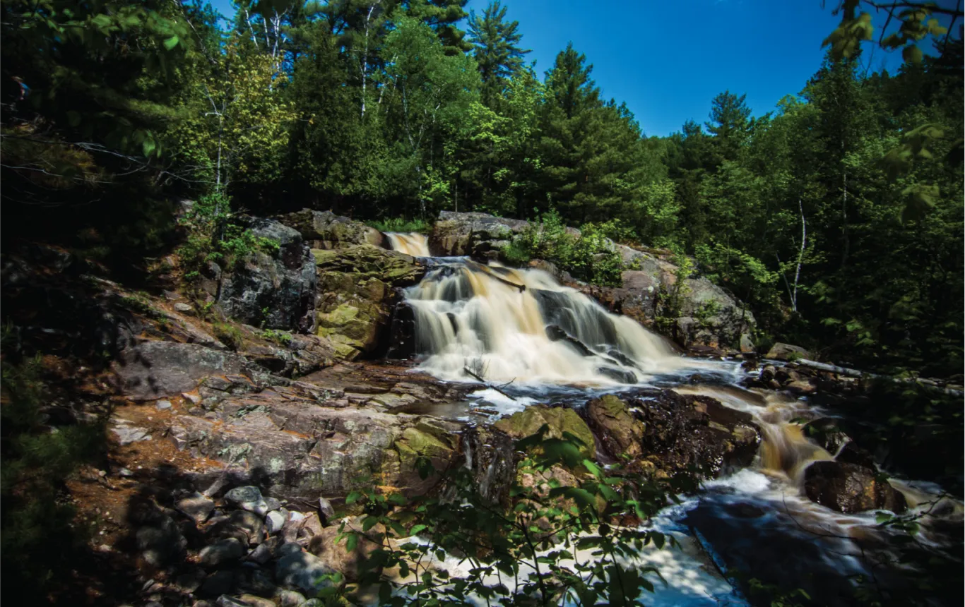 an image of the front of the waterfall in duchesnay fall
