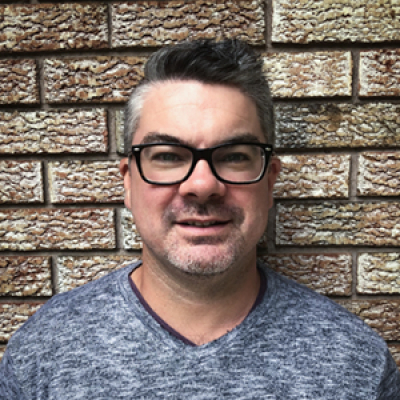 Dr. Justin Carré
